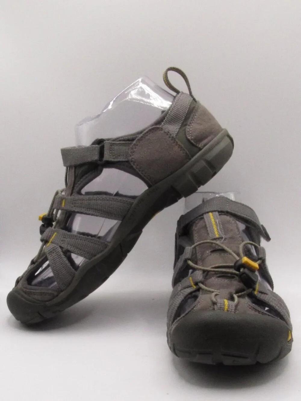Keen Dark Gray Newport H2 Boys Sandals Size 4 Waterproof Very Good Condition